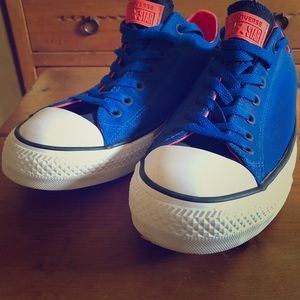 Blue converse orange inside.